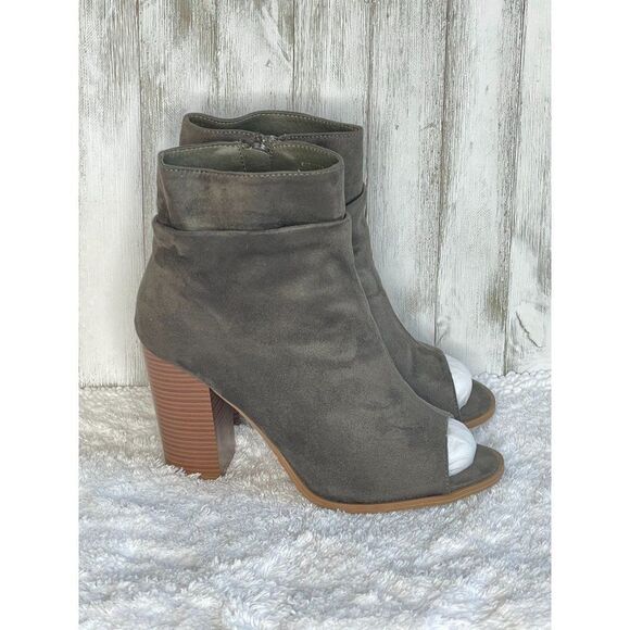 Bella Marie Olive Green Suede Peep Toe Booties 9 NEW - Picture 3 of 9